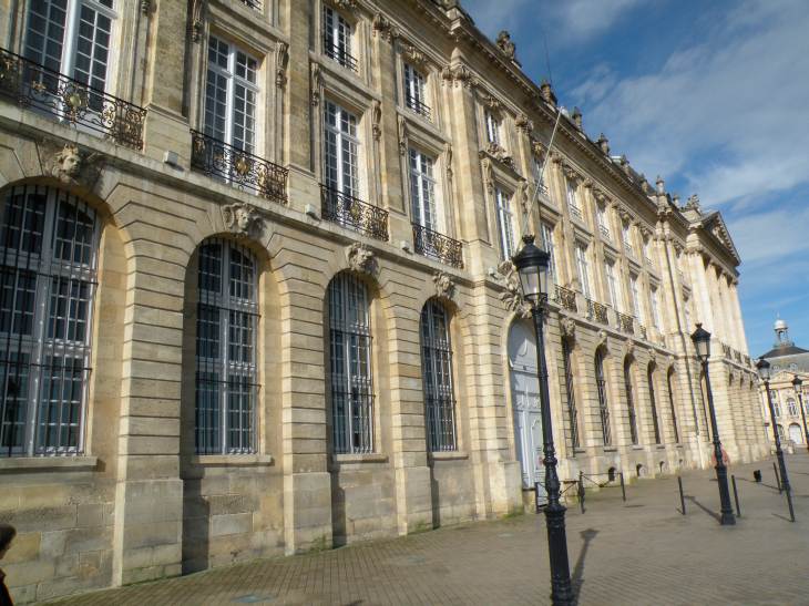  fenêtres avec mascarons, quai des Douanes